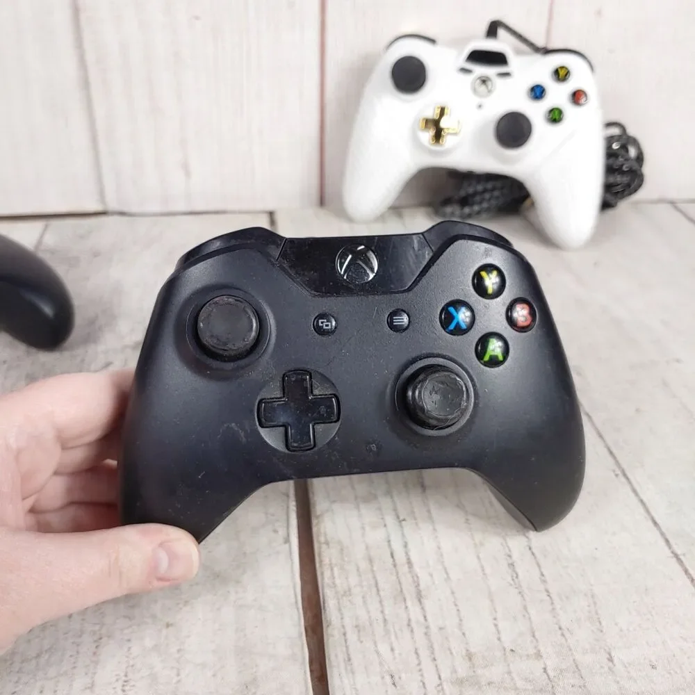 Xbox One Controller Lot of 3 for PARTS OR REPAIR - UNTESTED Wireless + Wired
